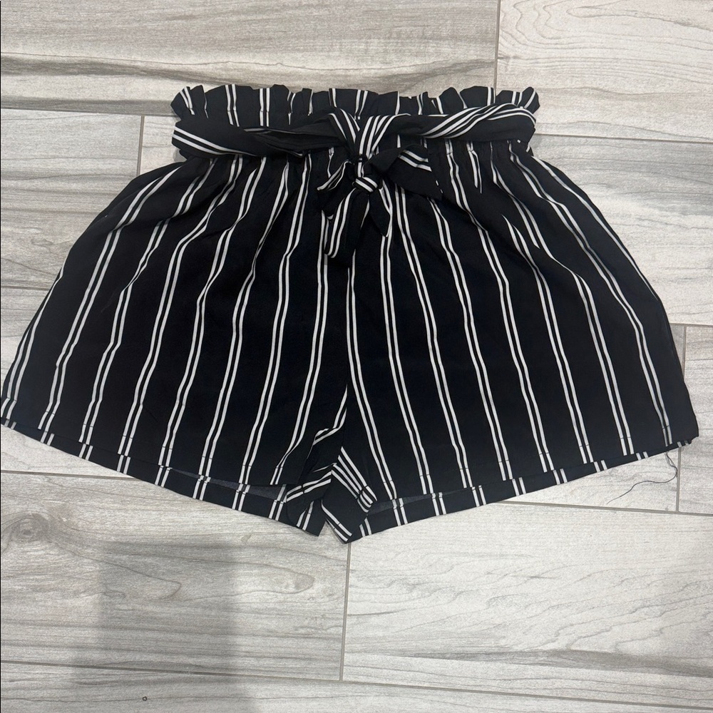 SHEIN Black and White Striped High Waist Shorts(Ships from OR)